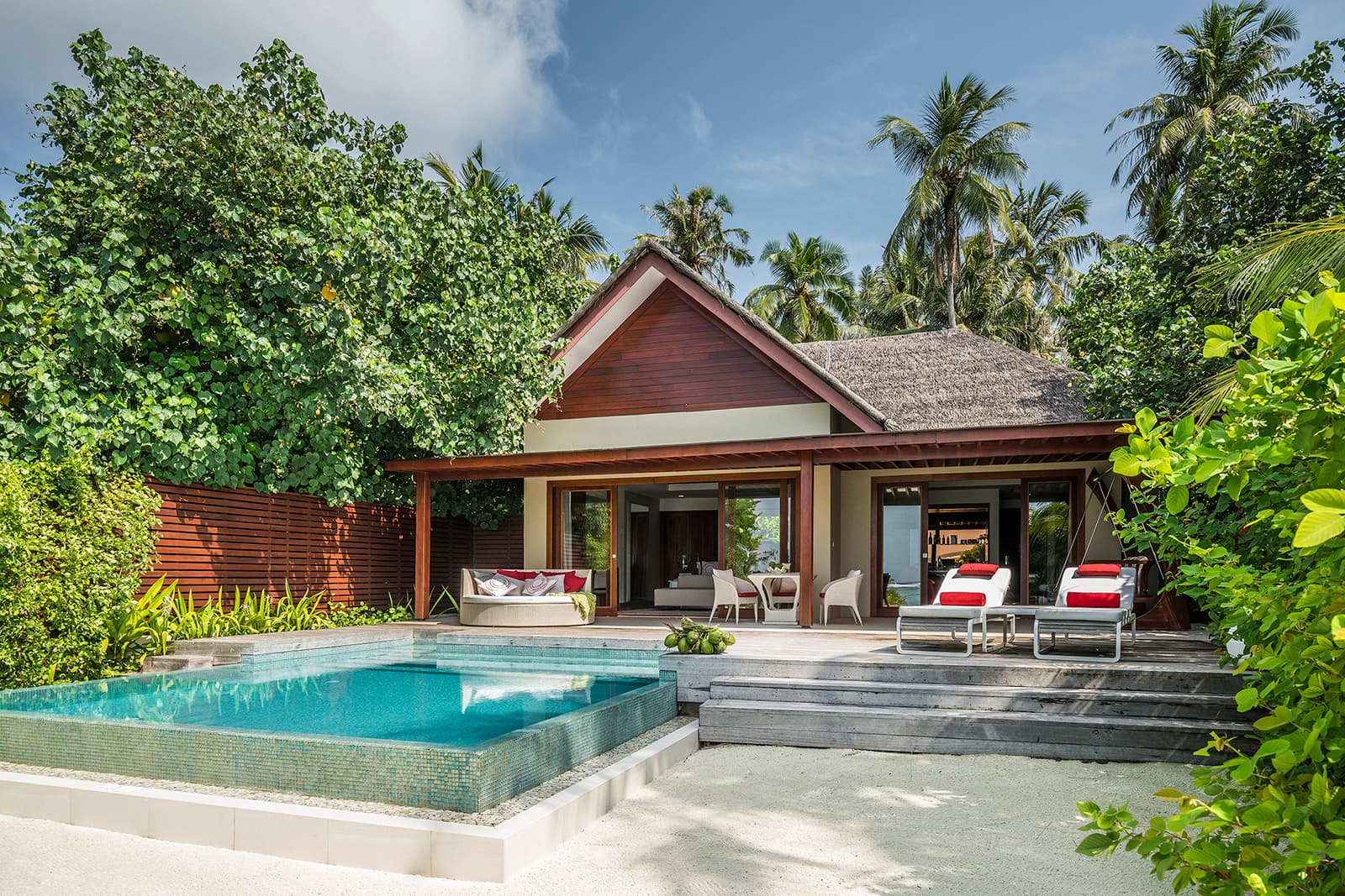 Deluxe Family Beach Pool Villa