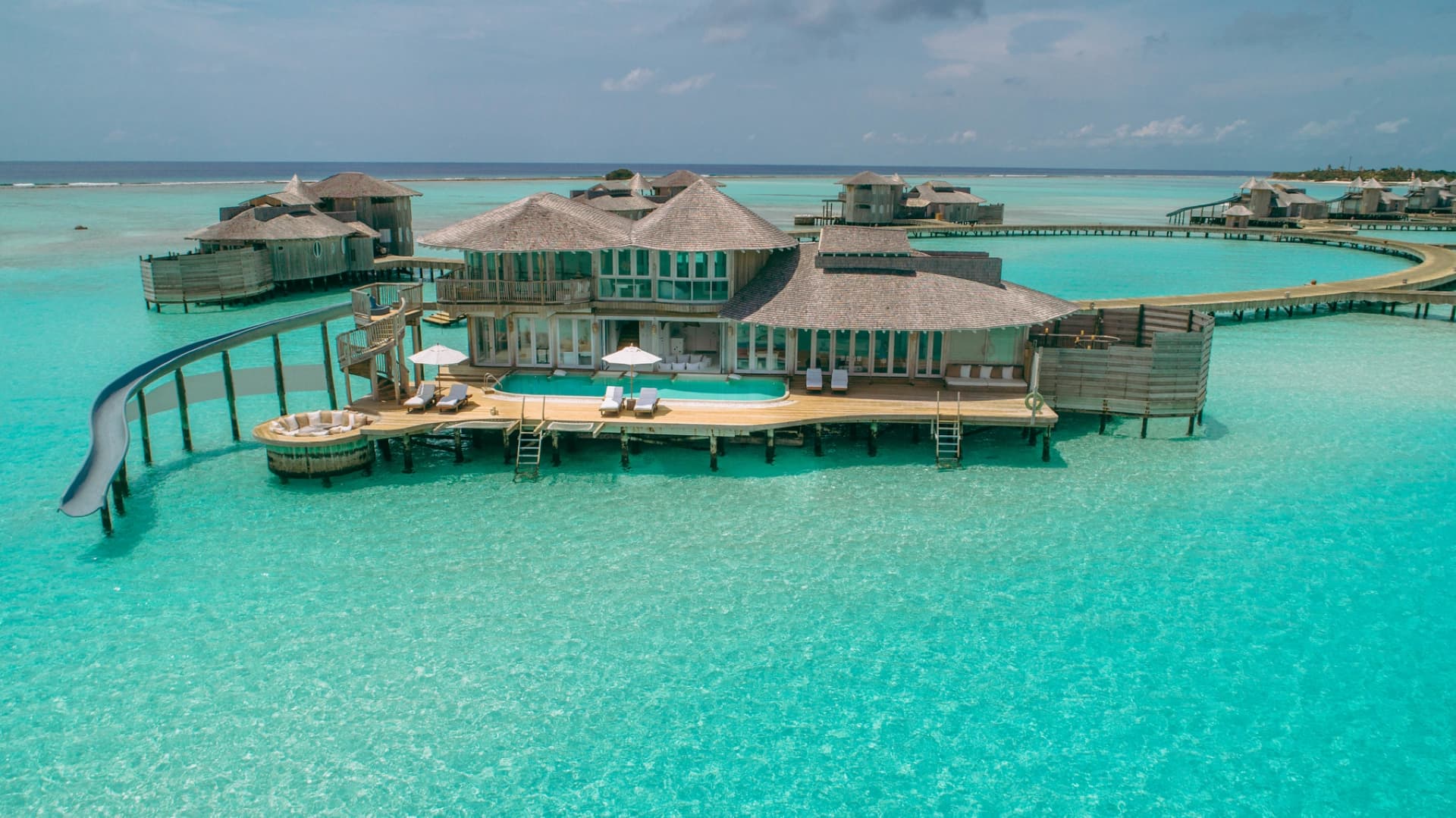 Three Bedroom Water Retreat With Slide