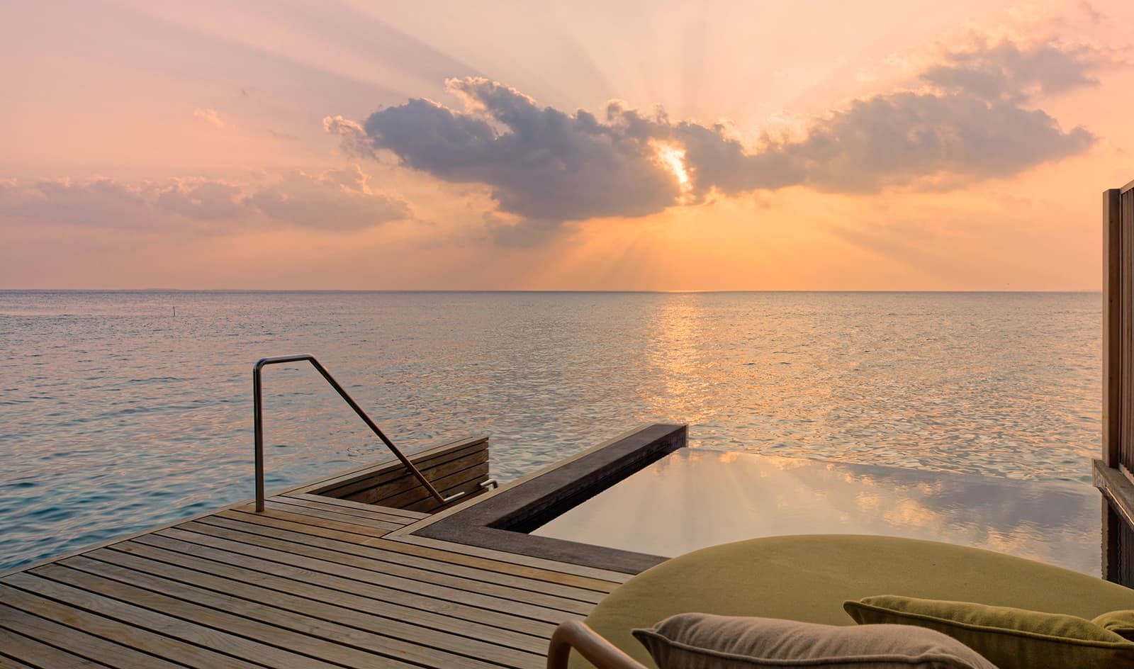 Sunset Ocean Pool Villa