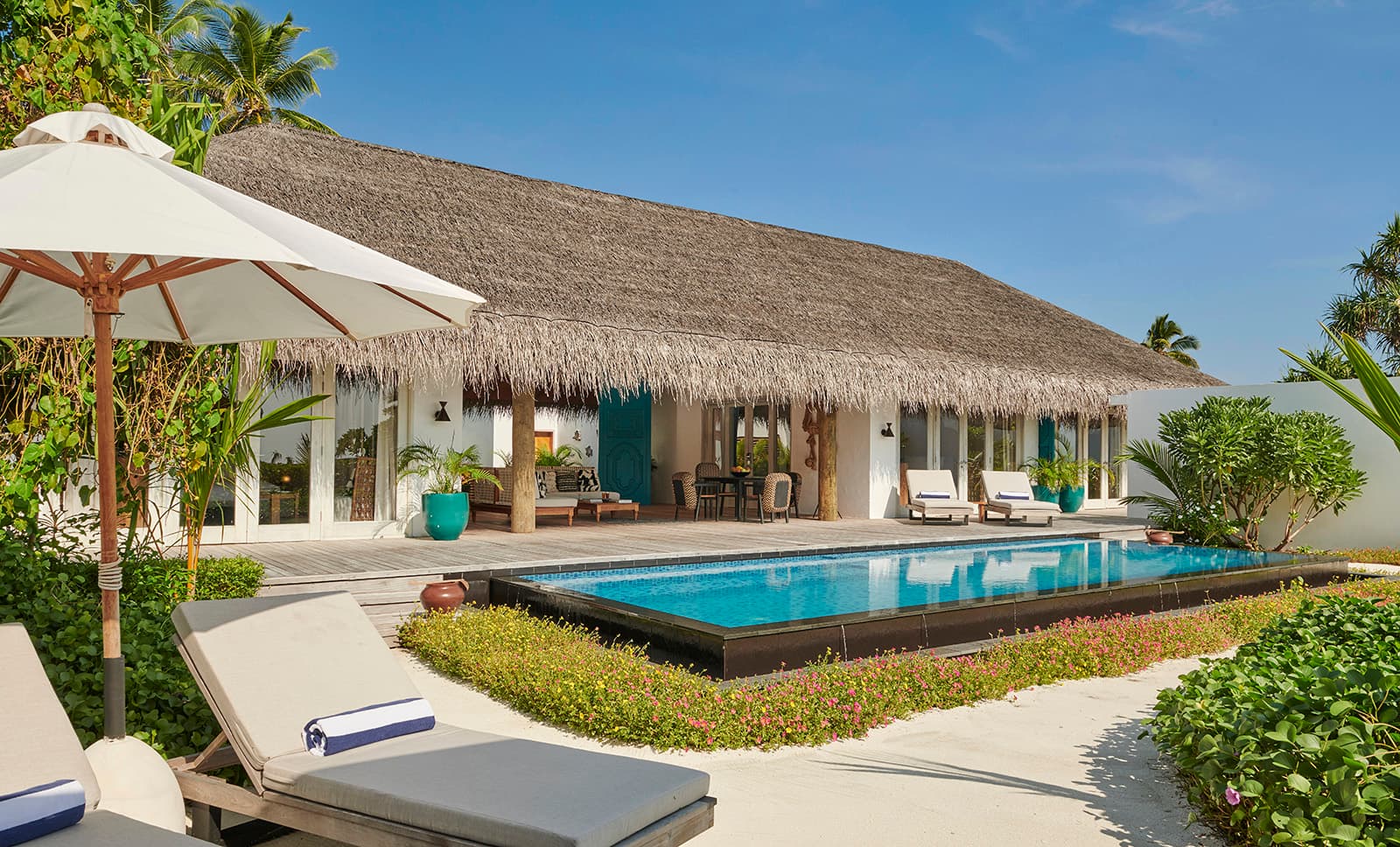 Three Bedroom Beach Sunset Villa With Private Pool
